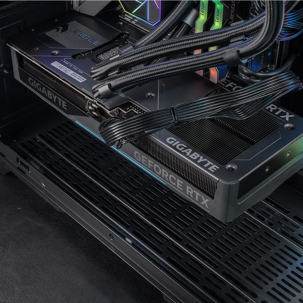 Black Lunchbox : L5X AMD / Ryzen 7 7800X3D + GeForce RTX 5070 (Eagle)