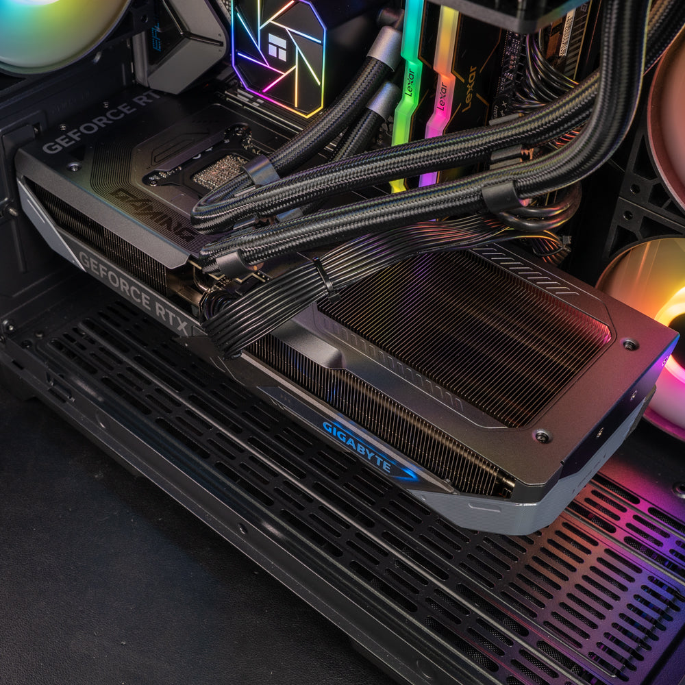 Black Lunchbox : L7 X3D / Ryzen 7 9800X3D + GeForce RTX 5070 Ti (GOC)