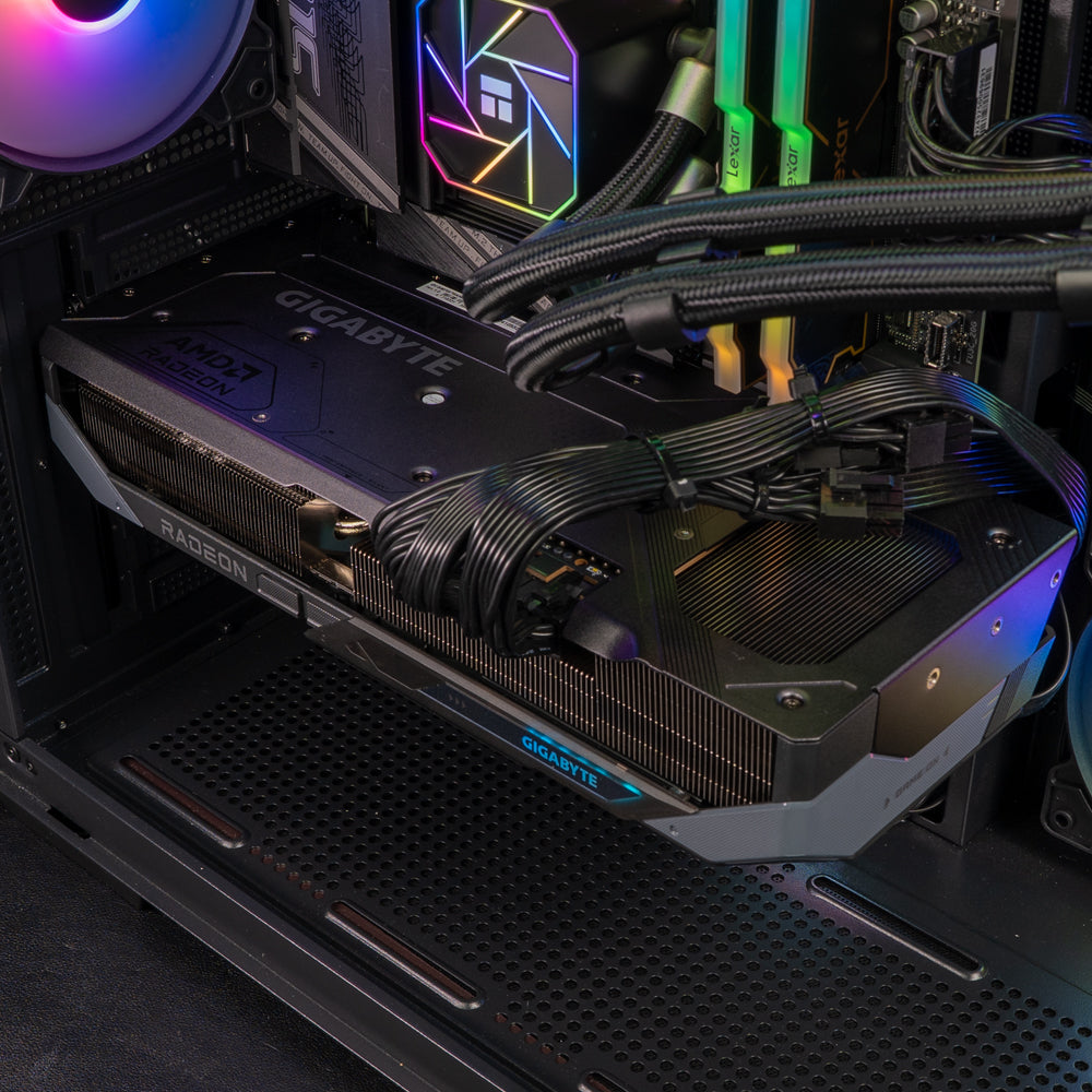 AMD Combo : Level 7X Plus (NIMBUS) / Ryzen 7 7800X3D + Radeon RX 9070 XT (Eagle)