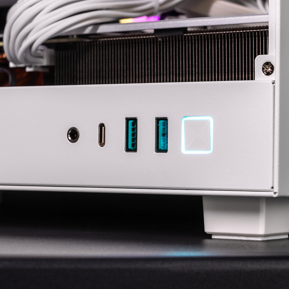 White Lunchbox : L5 X3D AMD / Ryzen 7 7800X3D + GeForce RTX 5070