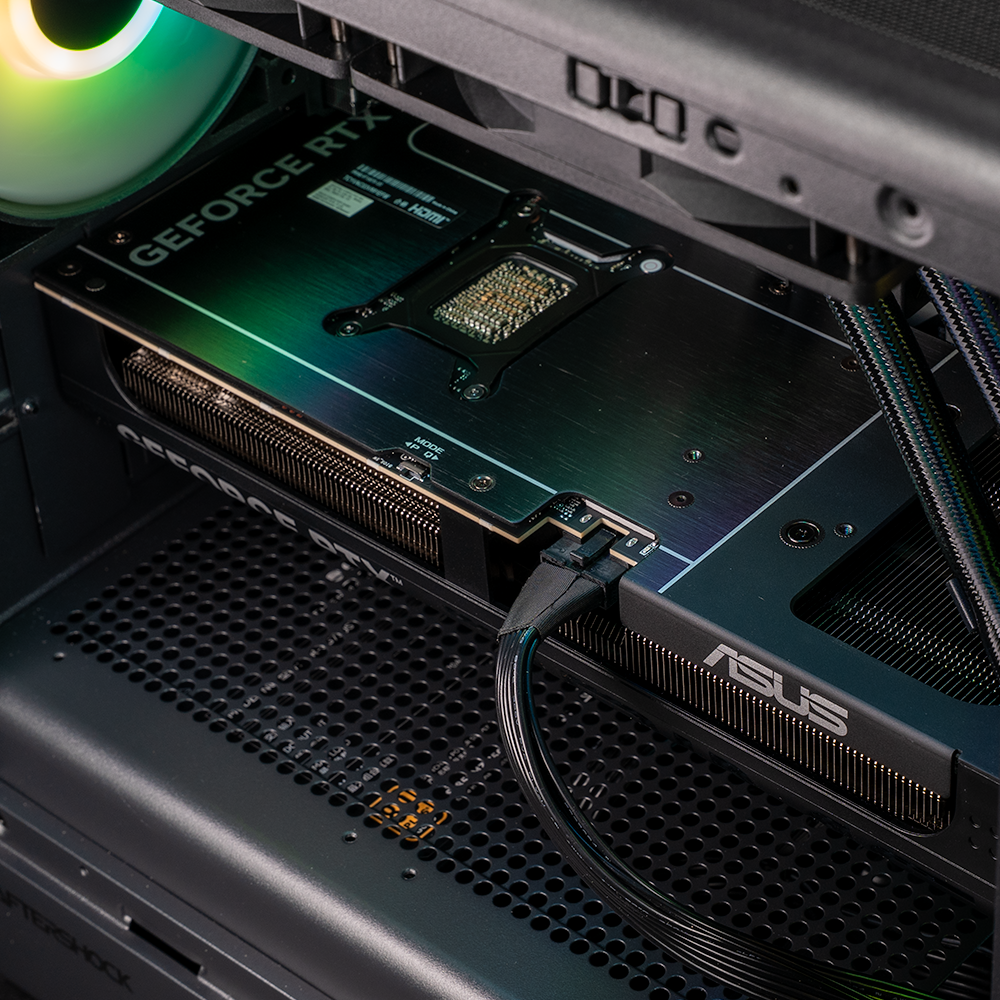 Level 8 X3D Gaming / Ryzen 7 9800X3D + GeForce RTX 5070 Ti