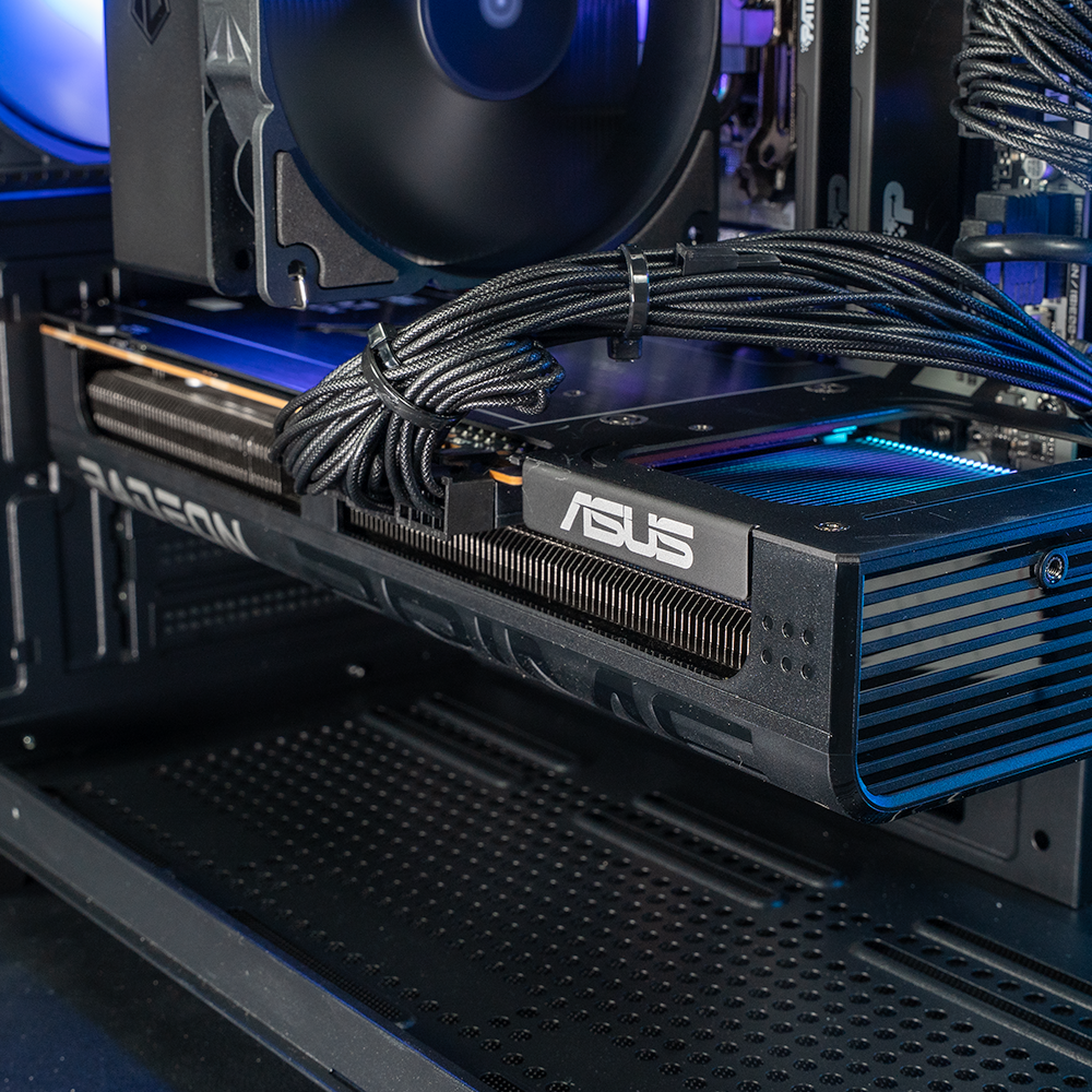 Black Lunchbox : AMD X3D L8 / Ryzen 7 7800X3D + Radeon RX 9070 XT