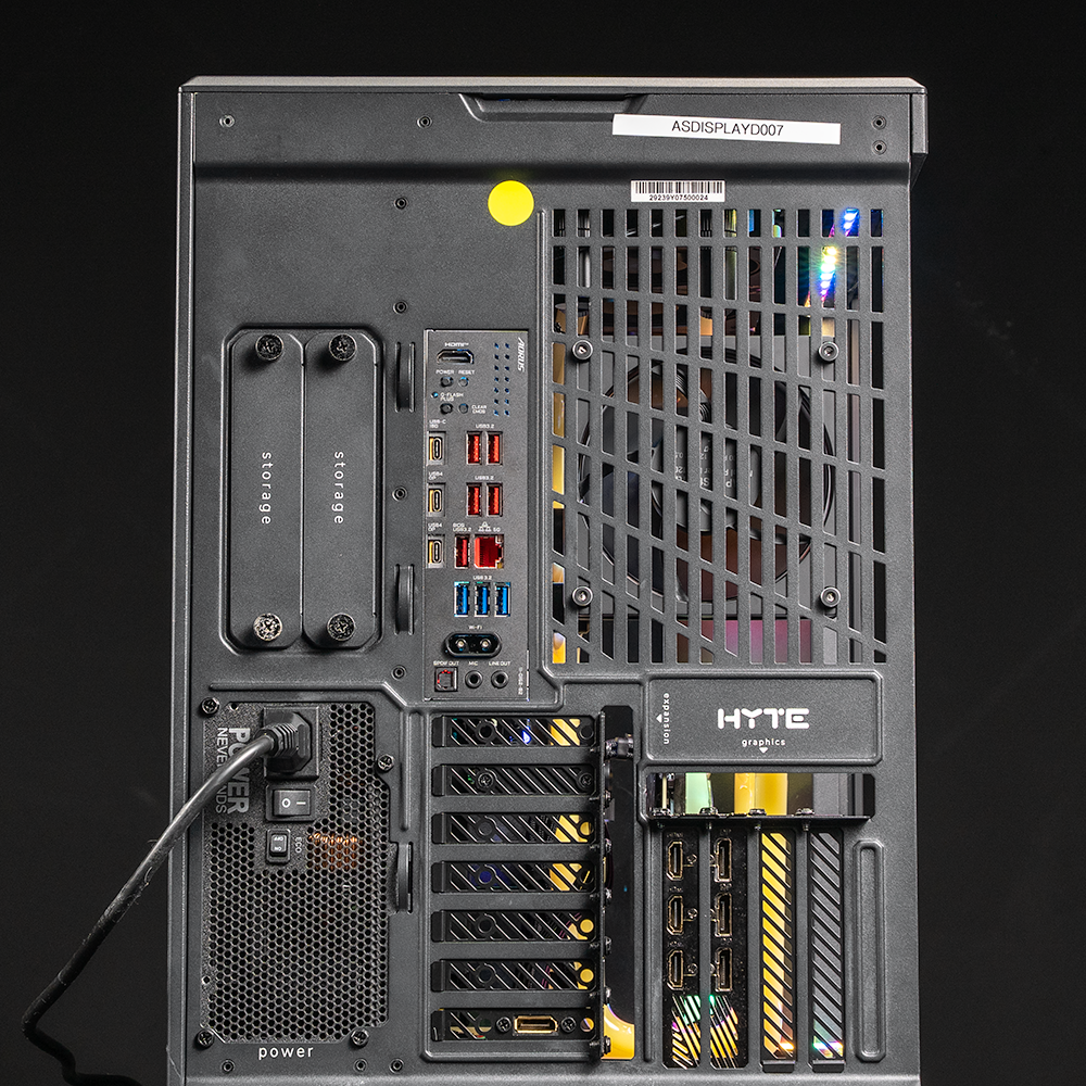 Artisan 13 : Fishtank / Ryzen 9 9950X3D + GeForce RTX 5090