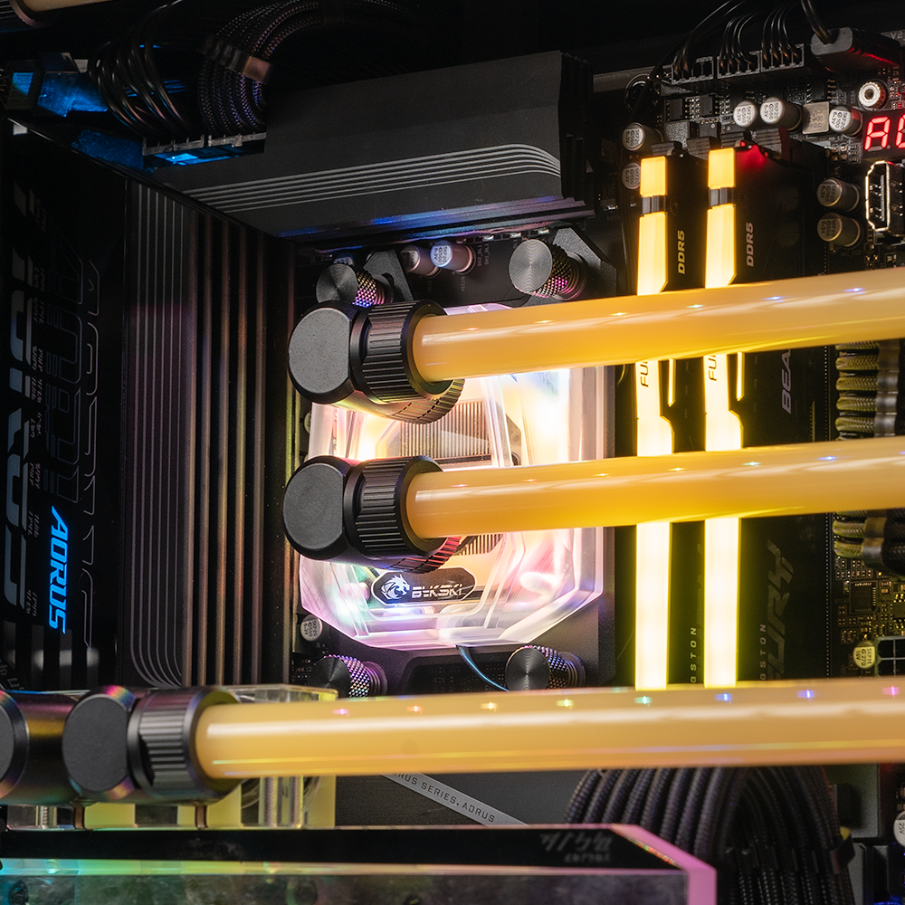 Artisan 13 : Fishtank / Ryzen 9 9950X3D + GeForce RTX 5090