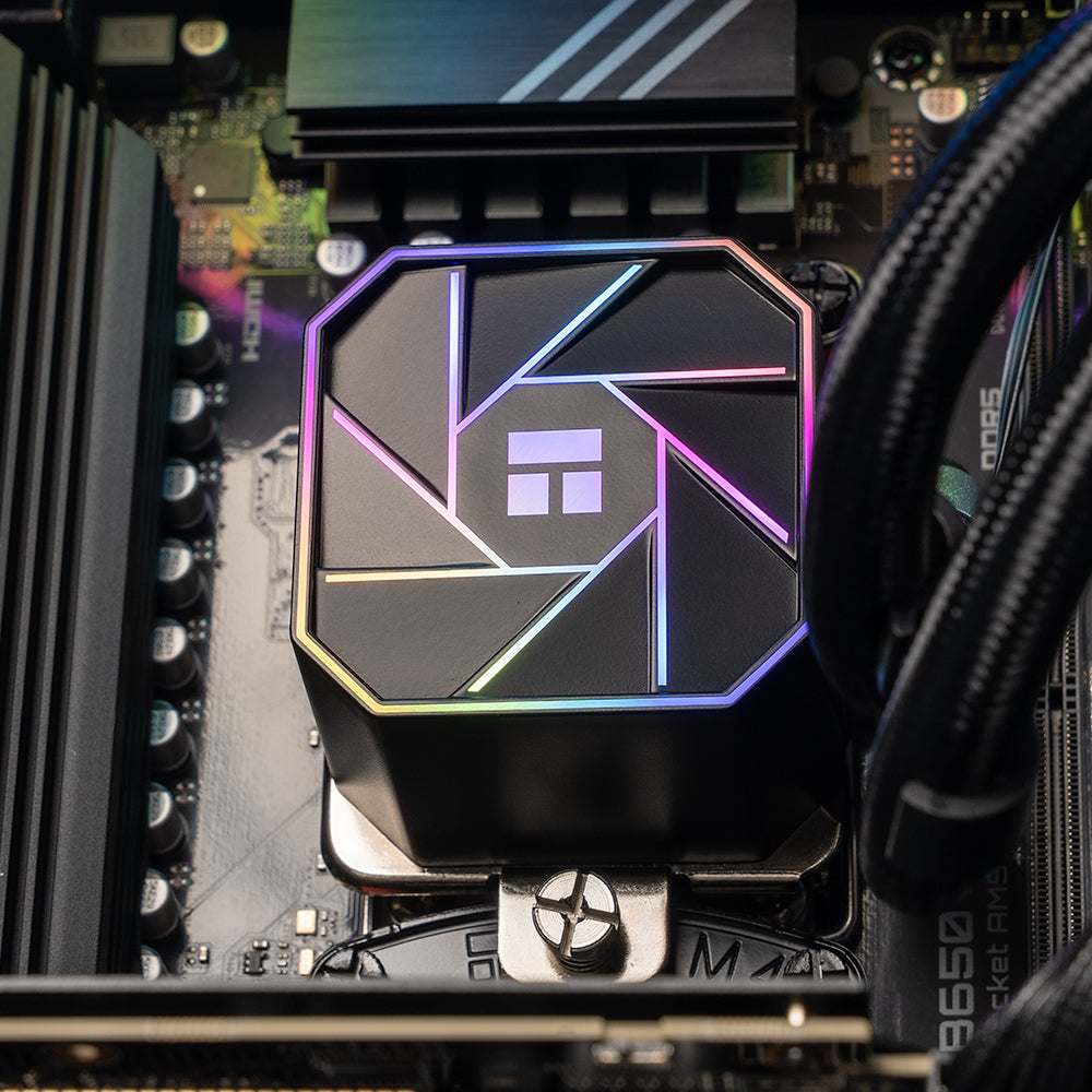 GIGABYTE AORUS C400 : L7 X3D / RYZEN 7 9800X3D + GeForce RTX 5070 Ti