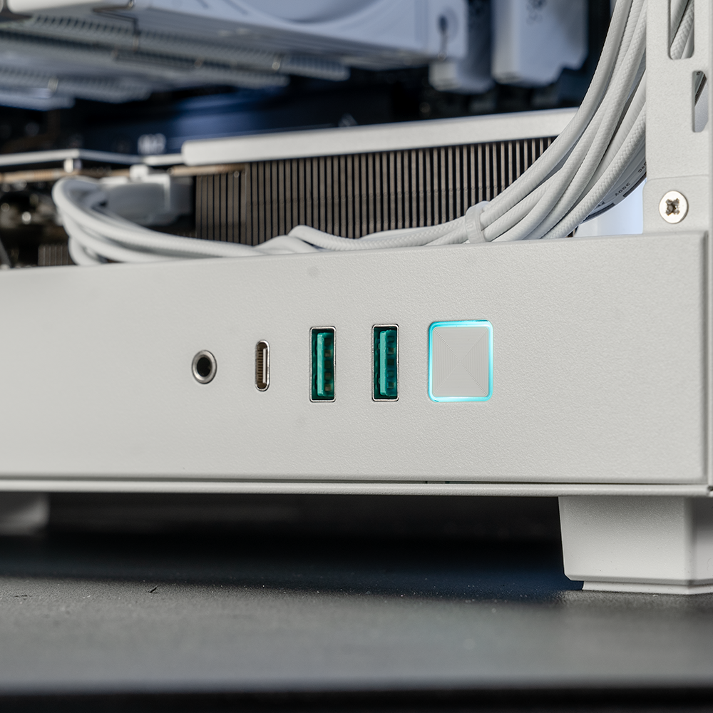 White Lunchbox : X3D Extreme / Ryzen 9 9950X3D + GeForce RTX 5080