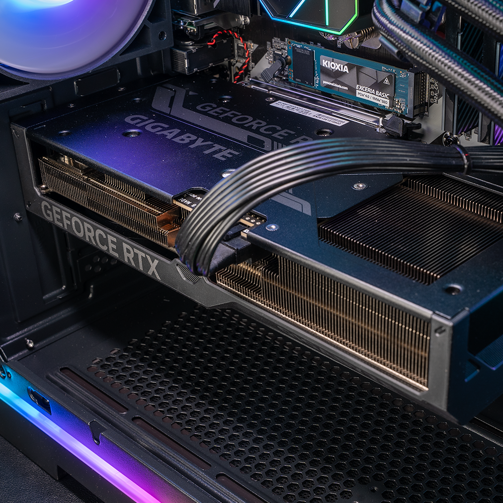 Black Lunchbox : L7 X3D Gaming / Ryzen 7 9800X3D + GeForce RTX 5070 Ti