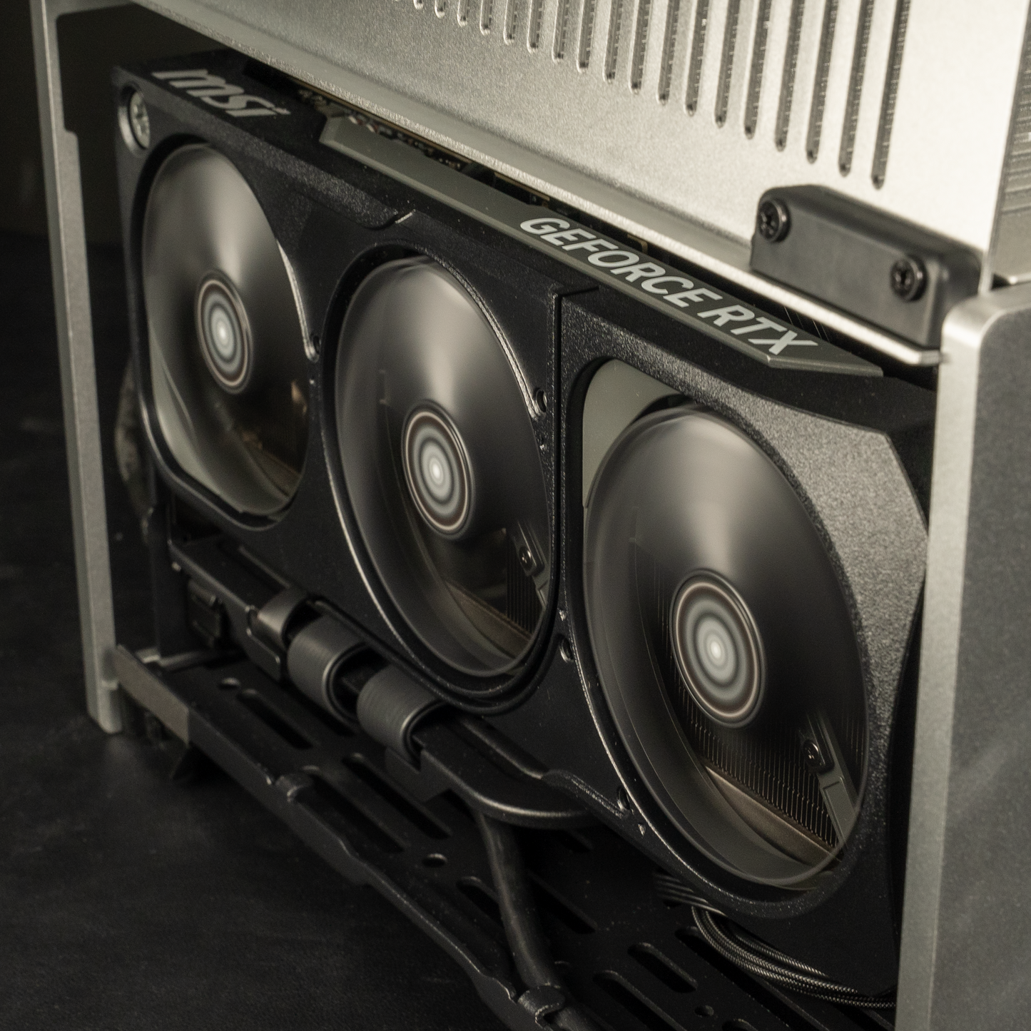 Silver Ren : L7 X3D AMD / Ryzen 7 7800X3D + GeForce RTX 5070 Ti