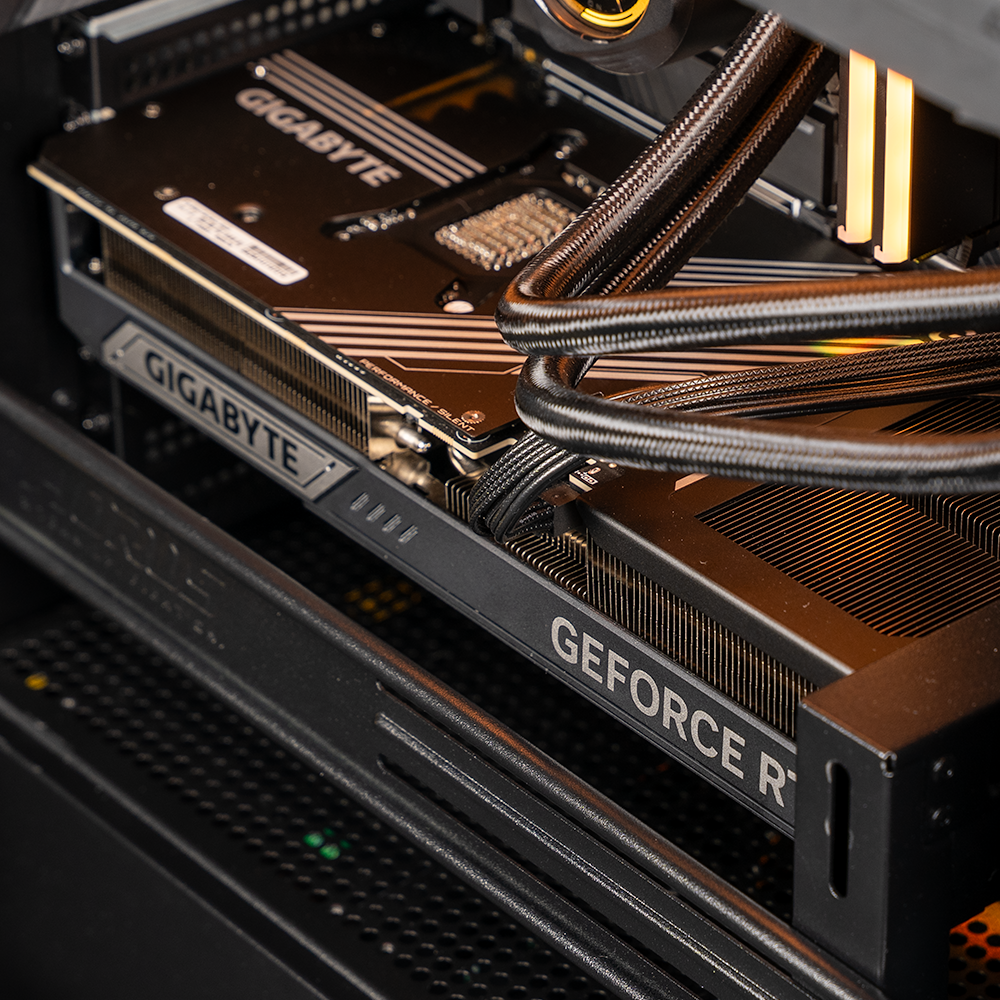 Gigabyte Aorus AP551 Prime 5 / Ryzen 7 9700X + GeForce RTX 5070 Ti