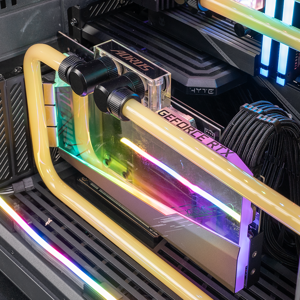 Artisan 13 : Fishtank / Ryzen 9 9950X3D + GeForce RTX 5090