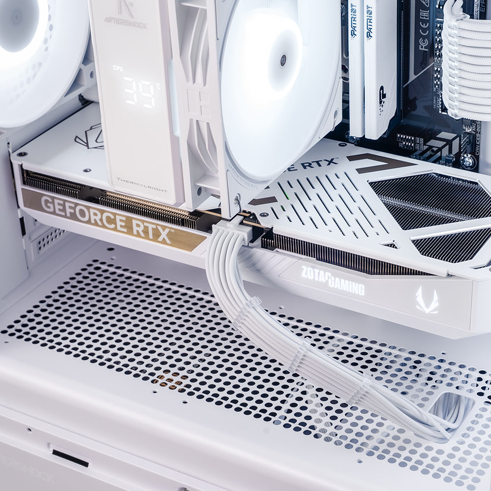 White Lunchbox : L5 X3D AMD / Ryzen 7 7800X3D + GeForce RTX 5070