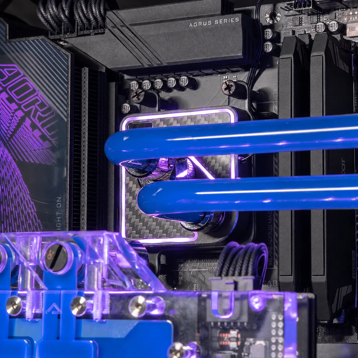 Artisan 11 : Alphacool Apex MAX / Ryzen 9 9950X3D + GeForce RTX 5090